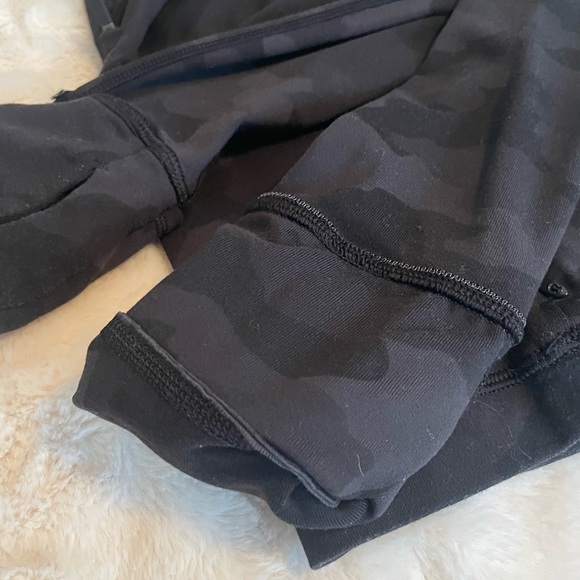 Its Rulu Run Cropped Half-Zip Heritage 365 Camo Deep Coal Multi - Picture 11 of 11